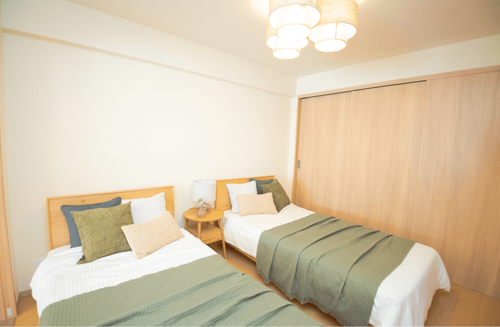 整理されたベッドの写真